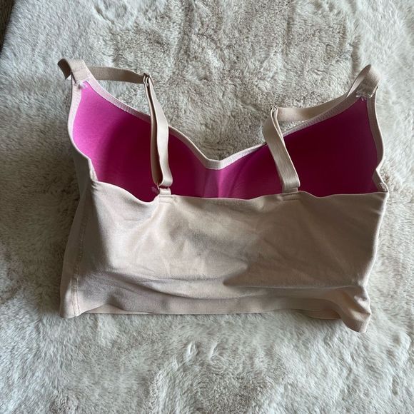 PINK Victoria’s Secret wireless lightly lined Women’s bra in size Small DD - Picture 2 of 2